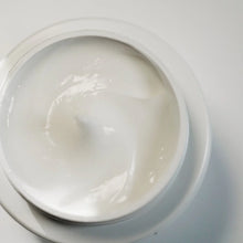 Load image into Gallery viewer, CARE RADIANT GLOSS ILLUMINATING MASK 250ml Sale price
