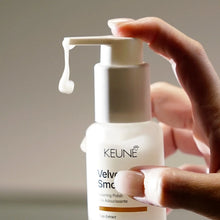 Load image into Gallery viewer, CARE VELVET SMOOTH SILKENING POLISH 45ml
